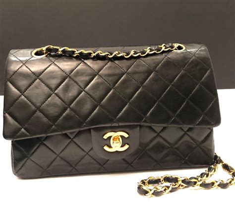 chanel classic flap bag 2.55
